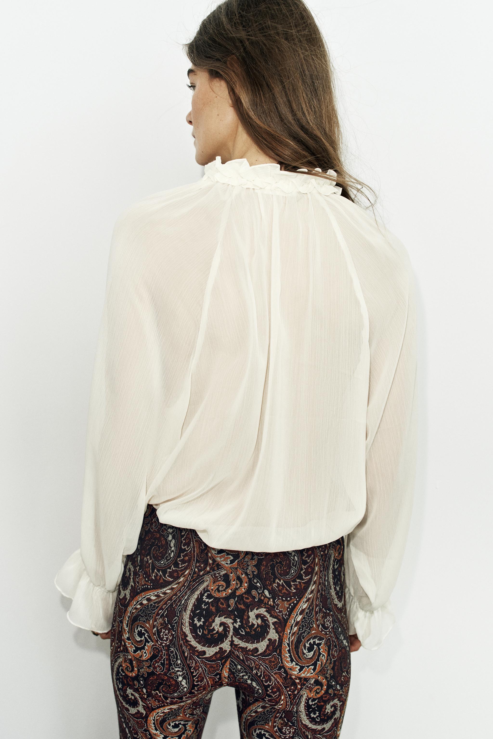 ROMANTIC VOLUME TOP